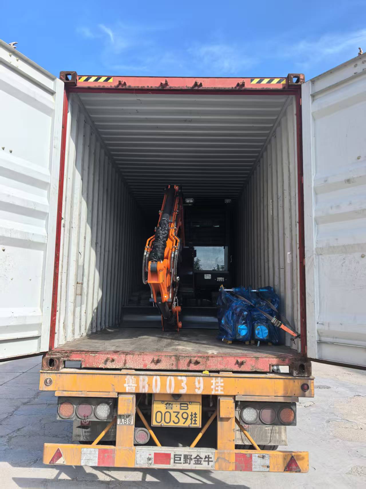 Έχουν αποσταλεί δύο εκσκαφείς 6,5Τ