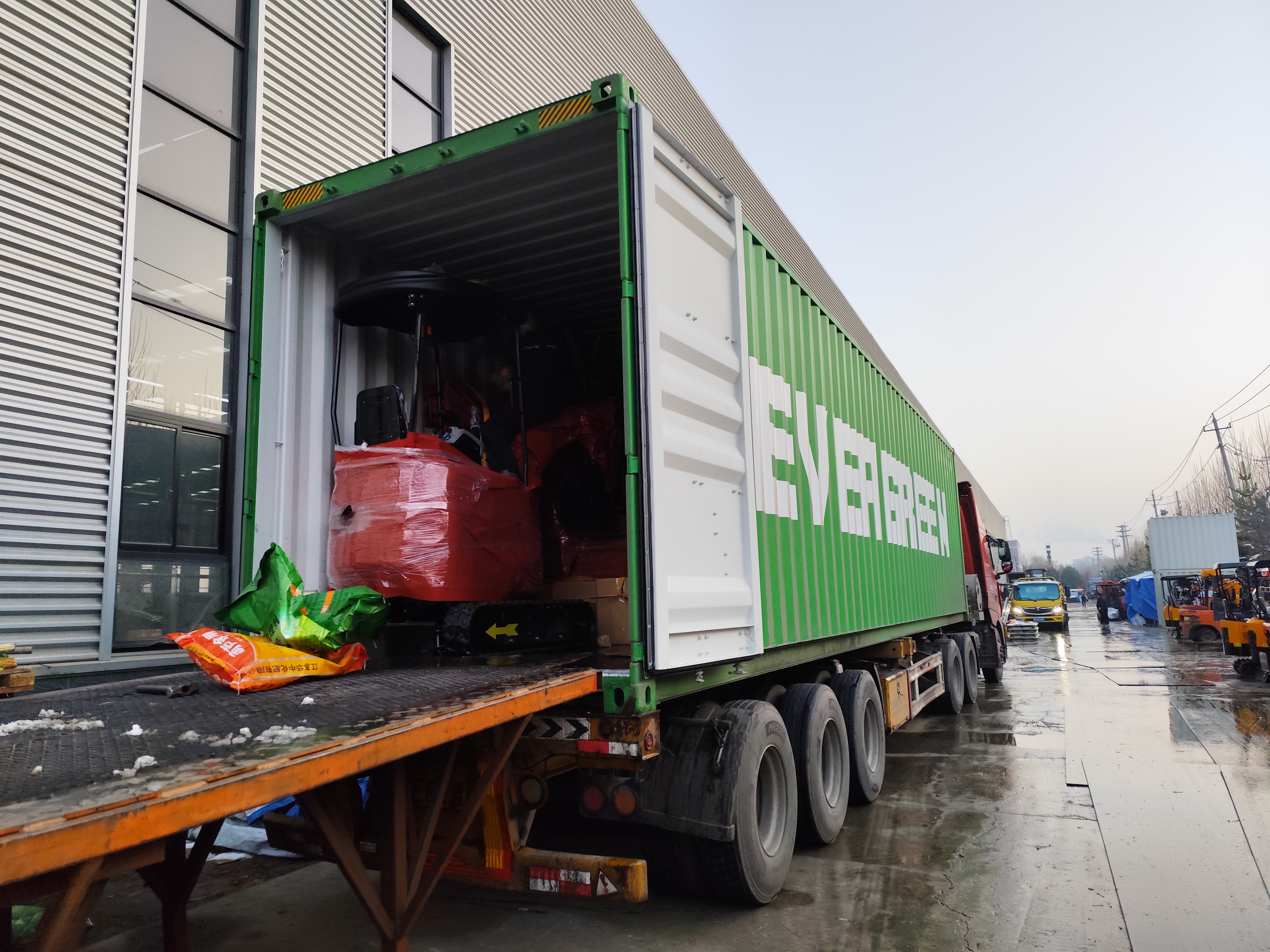 Η παραγωγή μίνι εκσκαφέα Γάλλου πελάτη ολοκληρώθηκε και αποστέλλεται