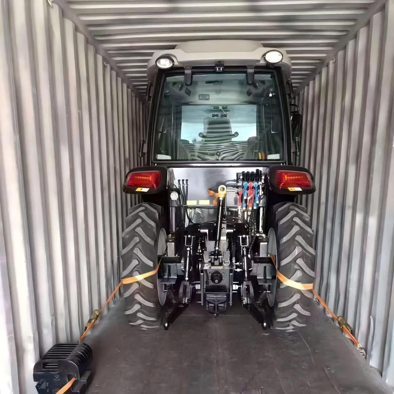 Παραδόθηκε το τρακτέρ 50HP προσαρμοσμένο για τον Παναμά πελάτη.